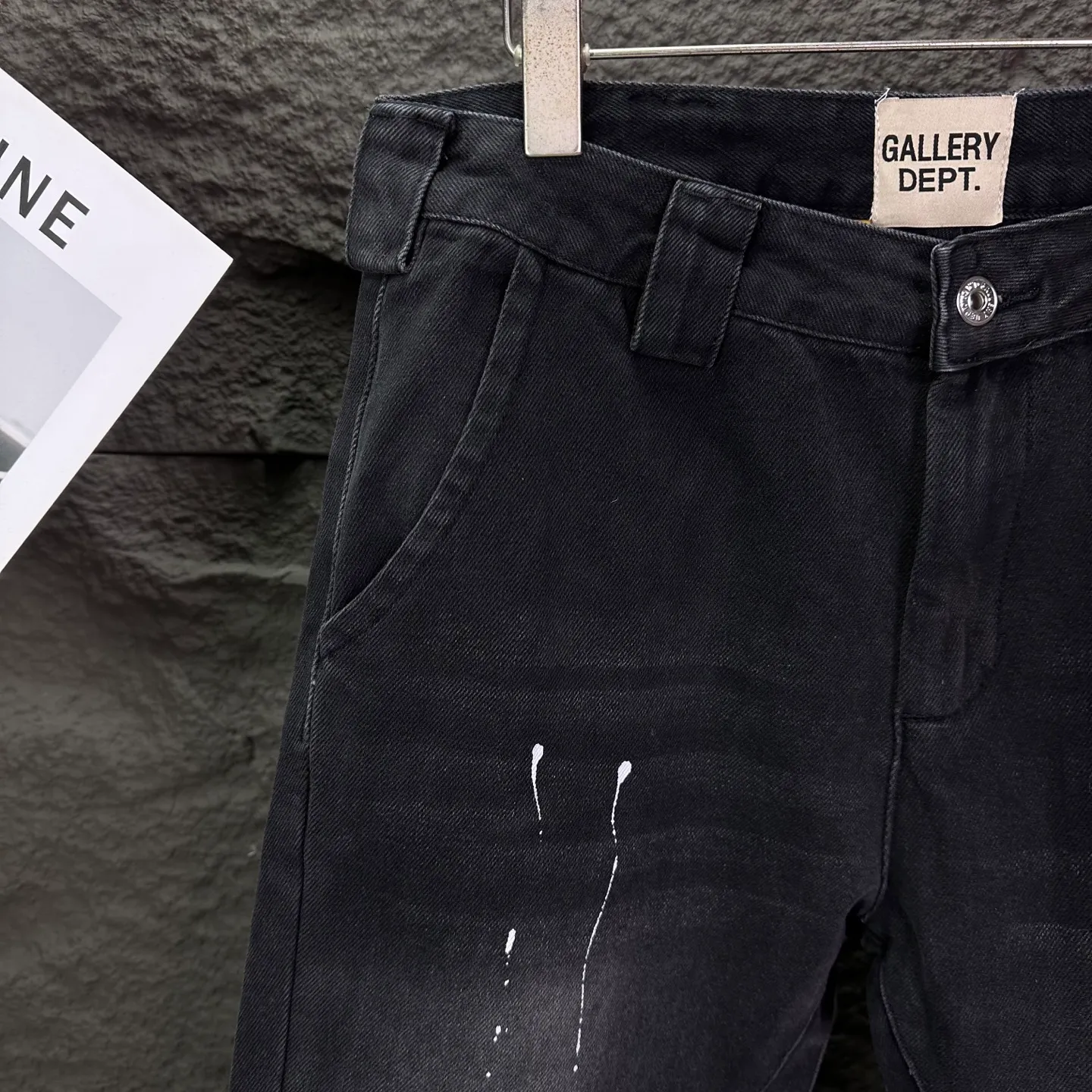 P250 GALLERY DEPT. 2026 New Retro Splashed Ink Splicing Couple Style Washed Loose Bootcut Jeans 🔥High Version🔥High Version🔥 Top Ceiling Quality Styles with different washed textures are very friendly to people with thin legs and thick legs. The bootcut version is very flattering to the leg shape. Moderate length that never goes out of style, easy and casual to match, basic styling for various styles, a must-have in the wardrobe! The fabric is stiff but also makes the upper body soft without losing texture. The washing process is even more perfect. It is a must-have item for everyone! ! ! Washed wheat, hang tag, pants label, three complete labels, color: black, size: 28, 30, 32, 34, 36 (five sizes)